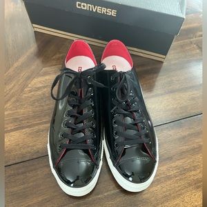 Red & black leather patent converse. Size 12 in men’s and a size 14 in woman’s.